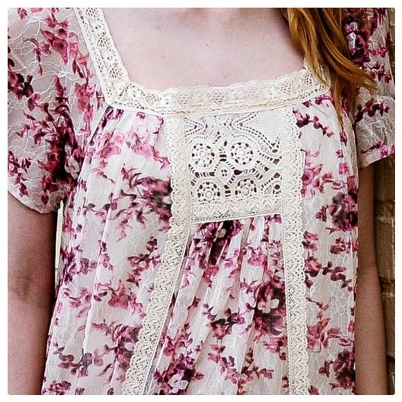 Classic French Lace Mini Dress - Picture 11 of 12